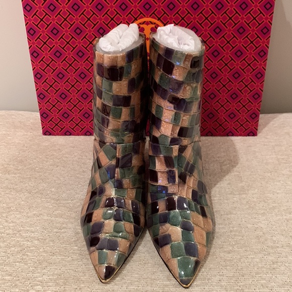 TORY BURCH LILA HAND PAINTED EMBOSSED PATENT LEATHER BOOTS MADE IN ITALY 🇮🇹 - Picture 6 of 16